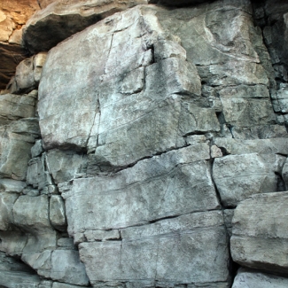 Искусственные скалы гроты пещеры